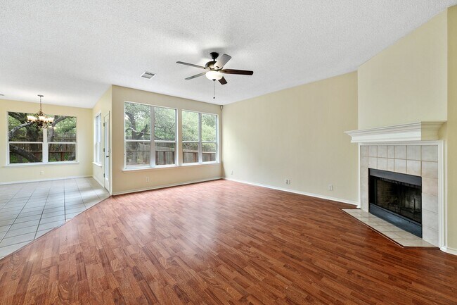 Sala vista al Comedor - 9120 Edwardson Ln