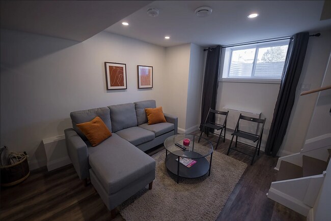 Photo du bâtiment - 858 Bronson Ave