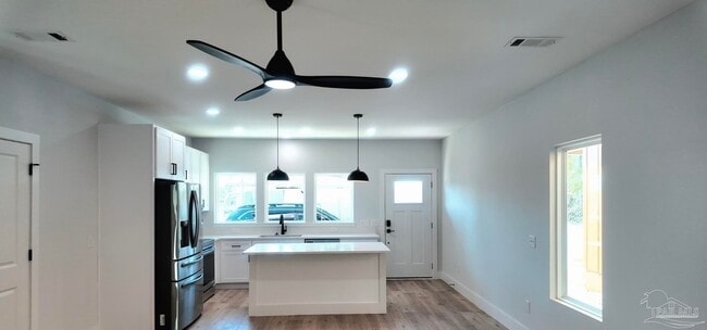 Foto del edificio - 309 N Pace Blvd