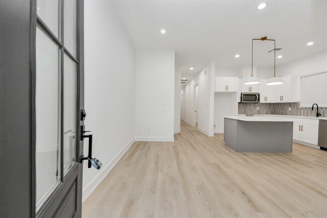 Building Photo - 5137 Pederson St