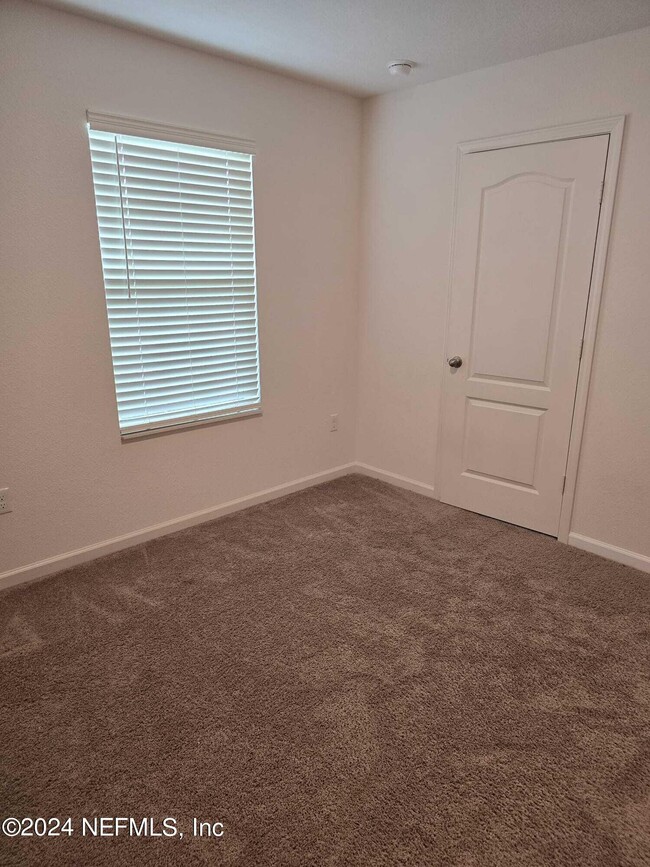 Building Photo - 8515 Lake George Cir E