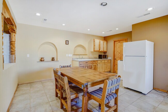 Spacious kitchen - 2308 Headingly Ave NW