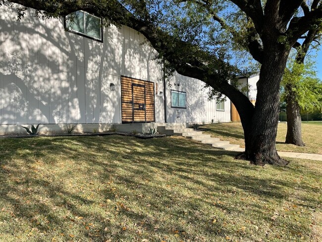 Building Photo - Hoskins 90 at Bishop Ridge
