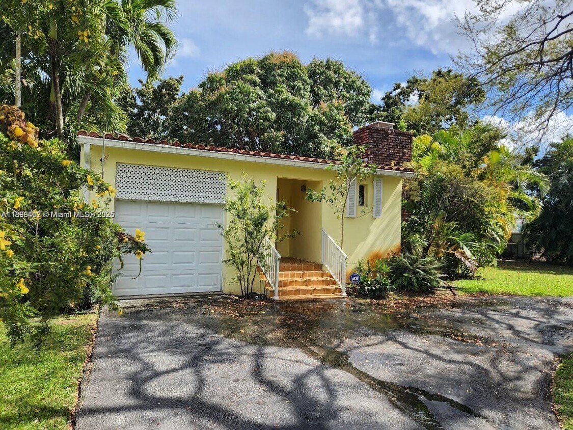 Foto principal - 217 Iroquois St