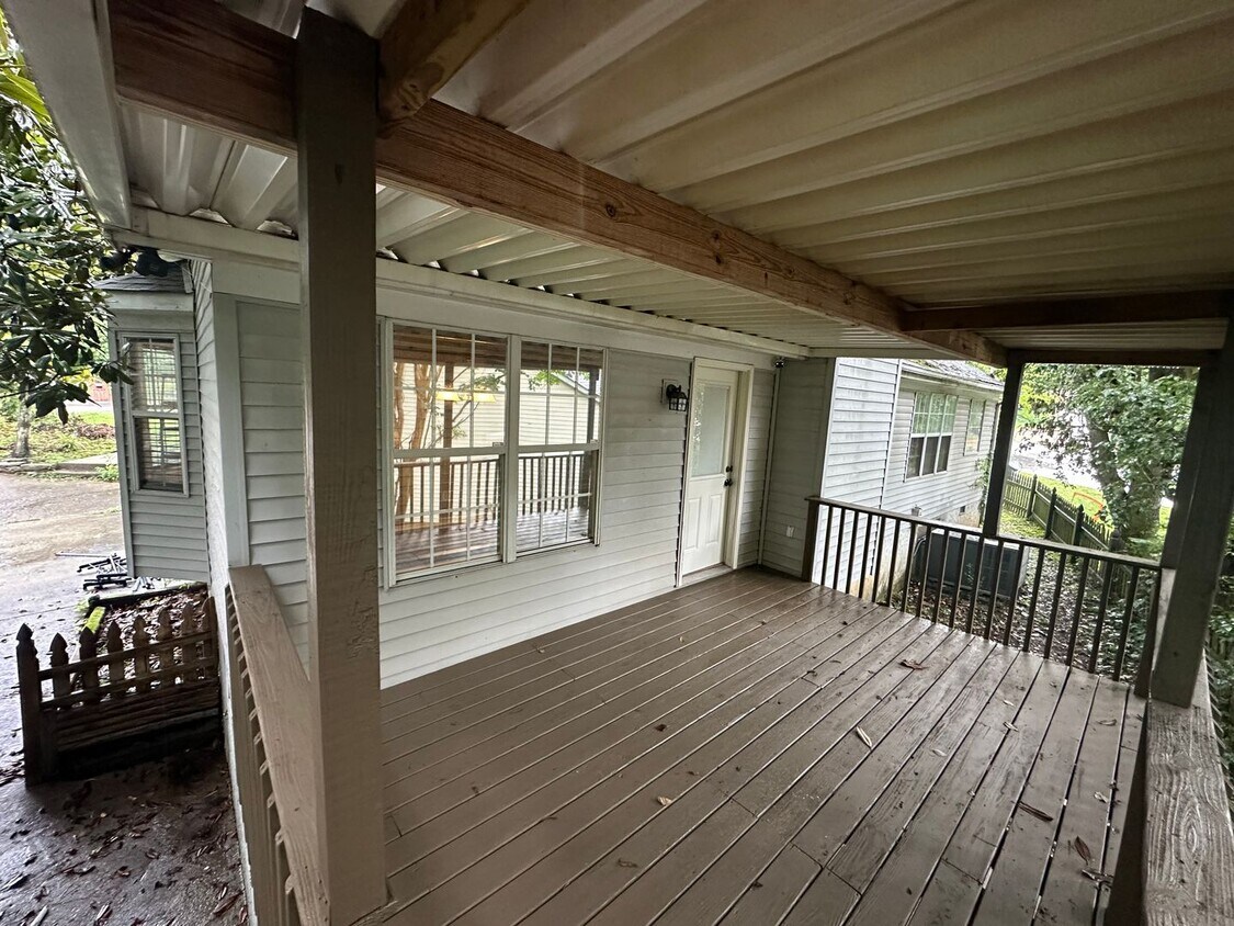 Foto del edificio - FOR LEASE - 3 bed, 2 bath, 1710 sqft singl...