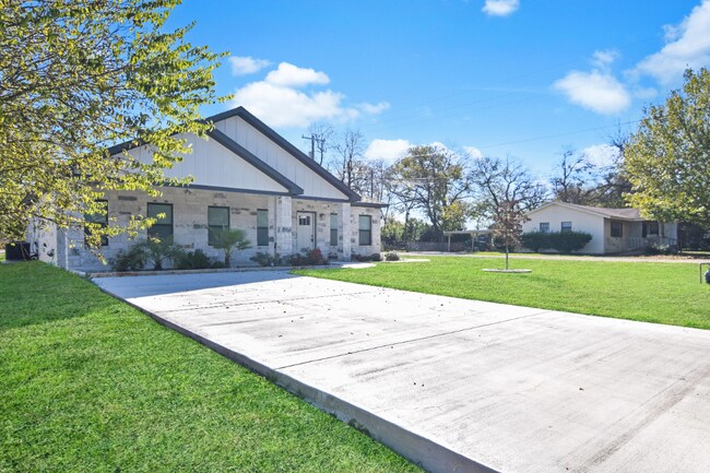 Foto del edificio - 905 Avenue E.