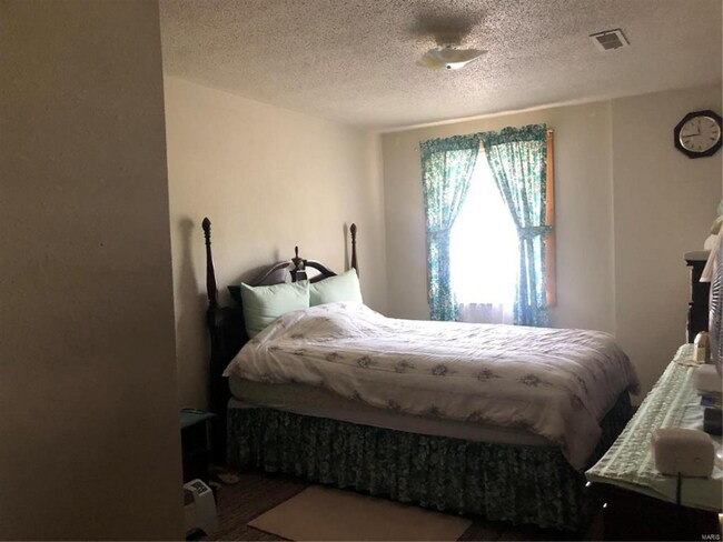 Foto del edificio - 370 Ste Genevieve Dr