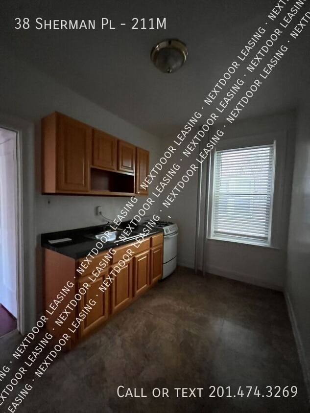 Primary Photo - 38 Sherman Pl