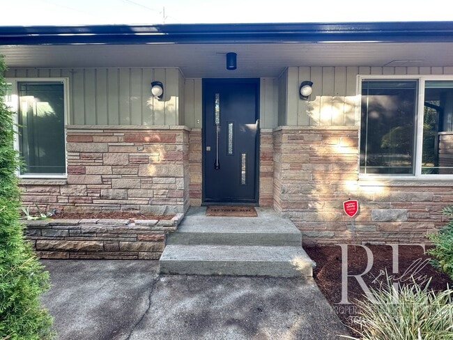 Foto del edificio - Mid-Century Modern Dream Home with Chef’s ...