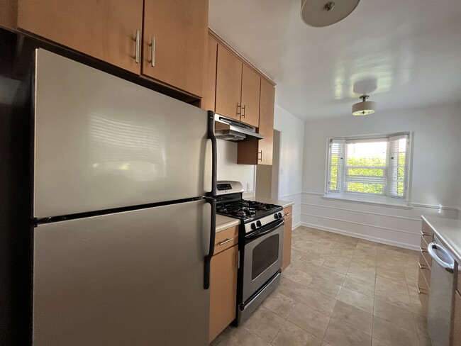 Building Photo - 1504 Ocean Park Blvd