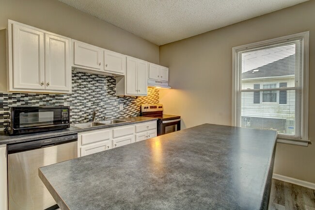 Building Photo - 64 Burton St