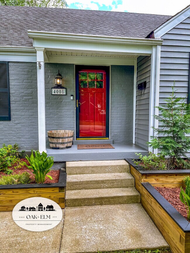 Building Photo - Beautifully updated 4 bedroom, 3 full bath...