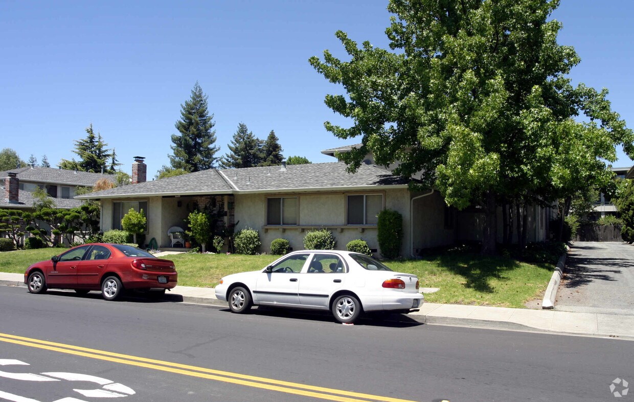Foto del edificio - 3701 Peacock Ct
