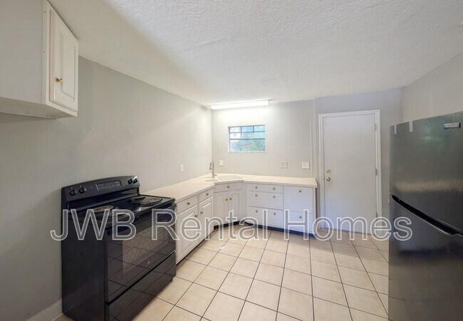 Foto del edificio - 421 Golfair Blvd