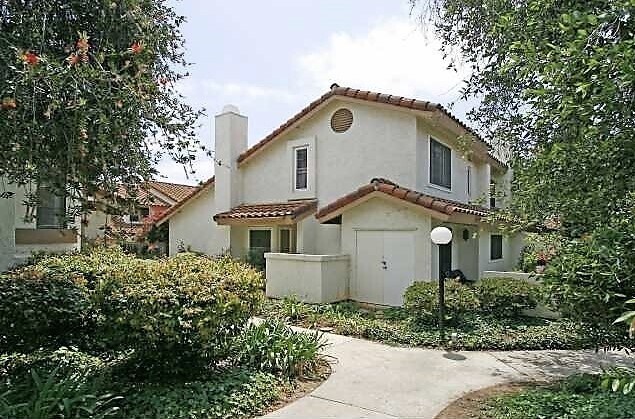 Foto principal - Escondido 3 Br Gated LOVELY Townhome 2 pat...
