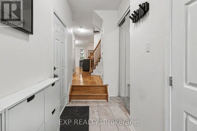 Building Photo - 46 San Remo Private