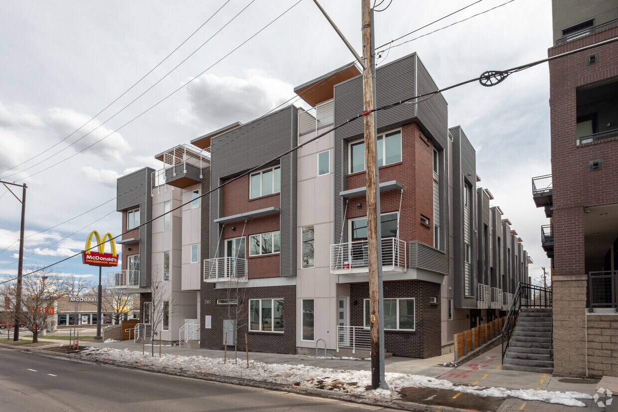 Building Photo - Vaquita Townhomes in the Highlands