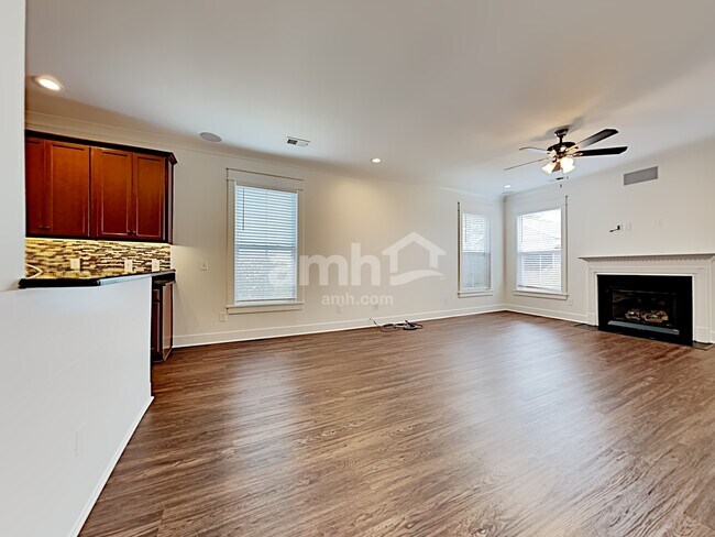 Building Photo - 305 Peters Creek Dr