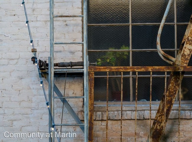 Building Photo - 401 Olive St