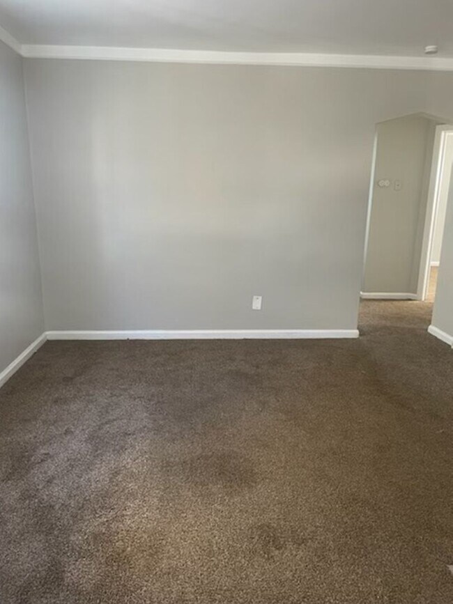 Building Photo - Welcome Home- Section 8 Approved-  Skip th...