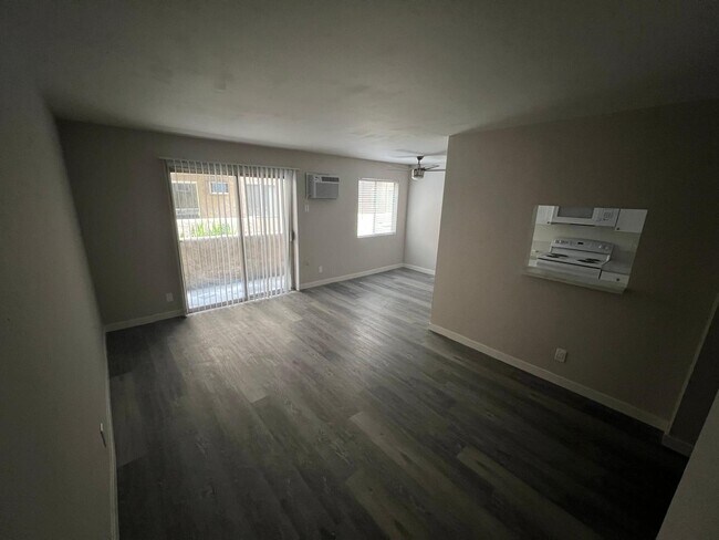 Foto del edificio - 401 S Hobart Blvd