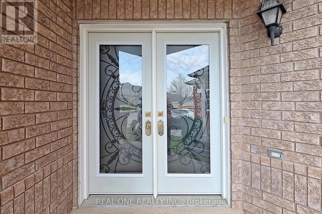 Building Photo - 579 Fred McLaren Blvd