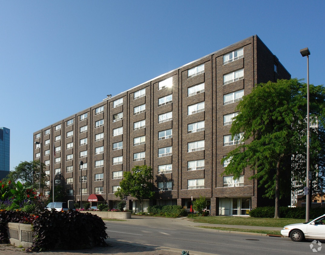 Building Photo - Vistula Manor