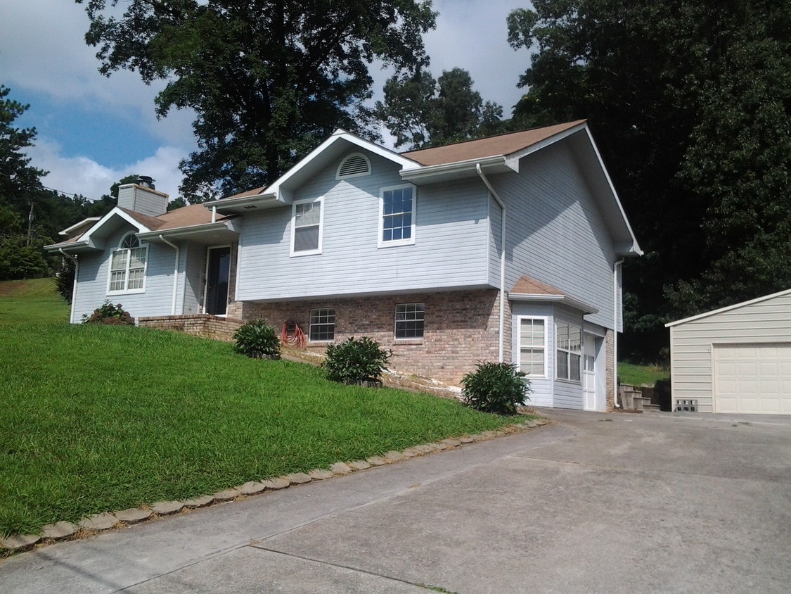 Primary Photo - 564 Foster Dr