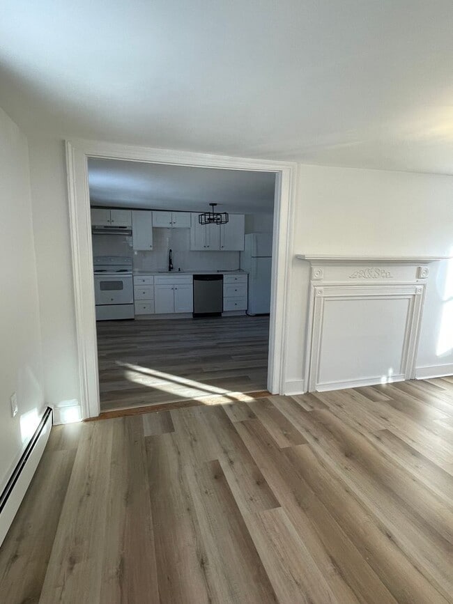 Building Photo - 16-20 Elm St