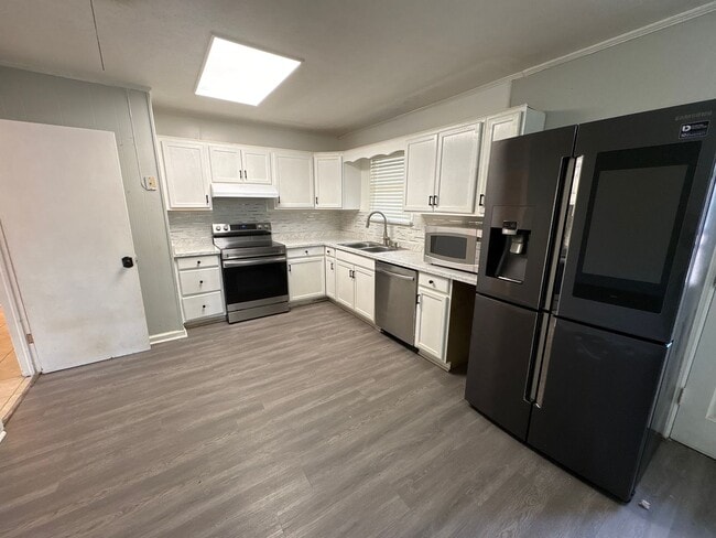 Building Photo - 532 Dove St