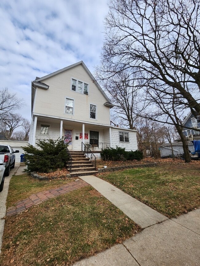 Building Photo - 223 W Locust St