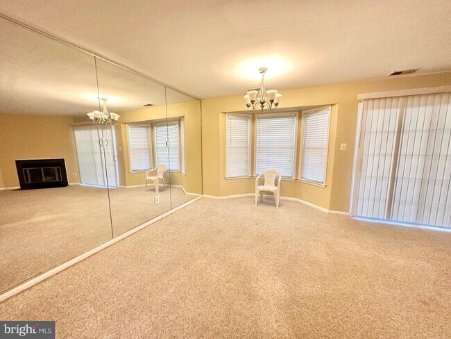 Foto del edificio - 308 Trinity Ct