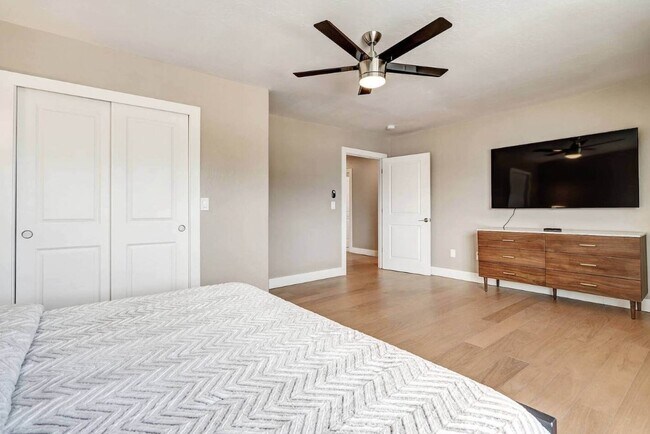 Building Photo - 1504 Los Arboles Ave NW