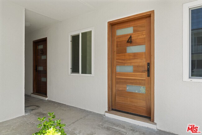 Foto del edificio - 420 S Sepulveda Blvd