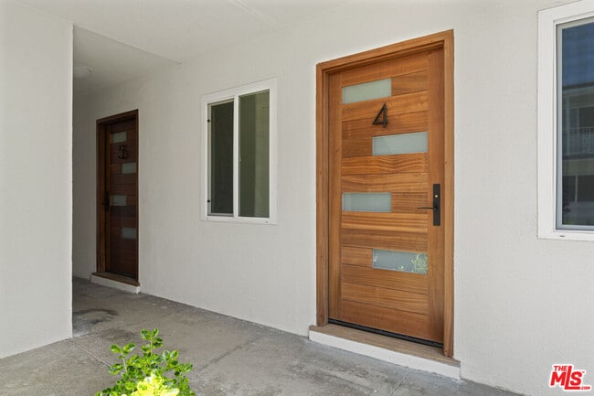 Building Photo - 420 S Sepulveda Blvd