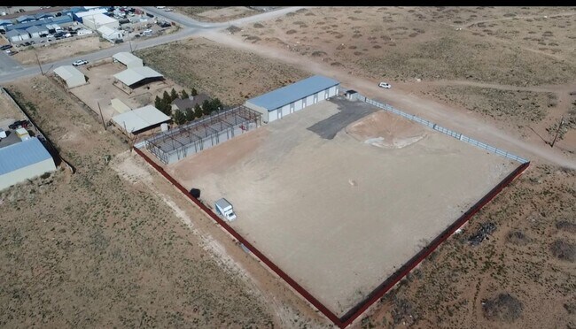 Foto del edificio - 13710 Laura Ln