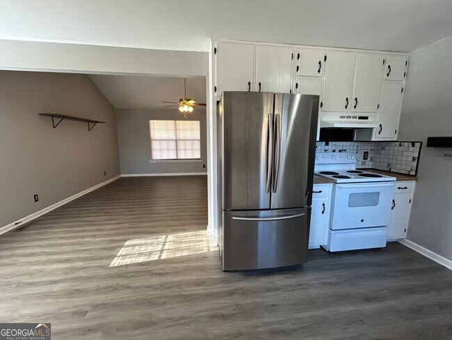 Foto del edificio - 3544 Lakeview Dr