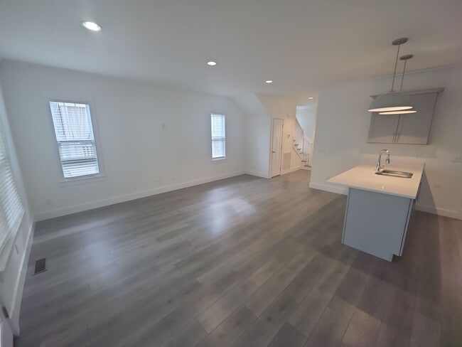 Foto del edificio - 409 Juniper Dr