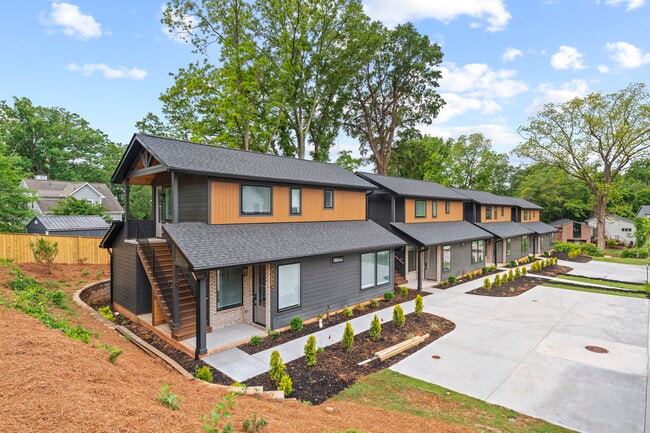 Building Photo - Medford Mews, Carriage House 321