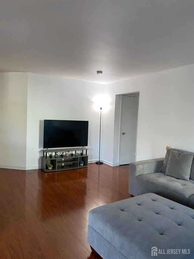 Building Photo - 7492 Elm Ct
