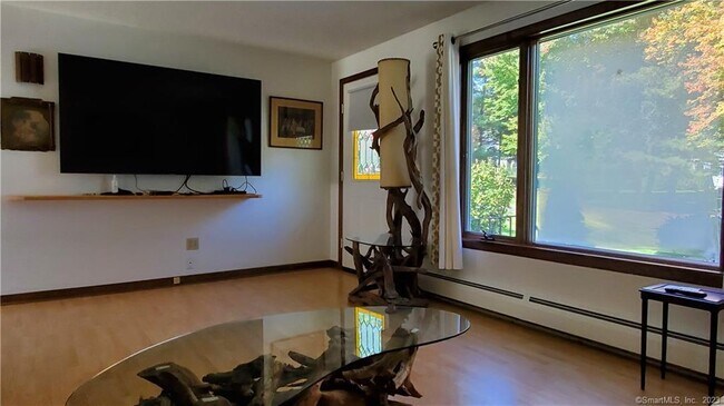 Foto del edificio - 32 Fernridge Rd