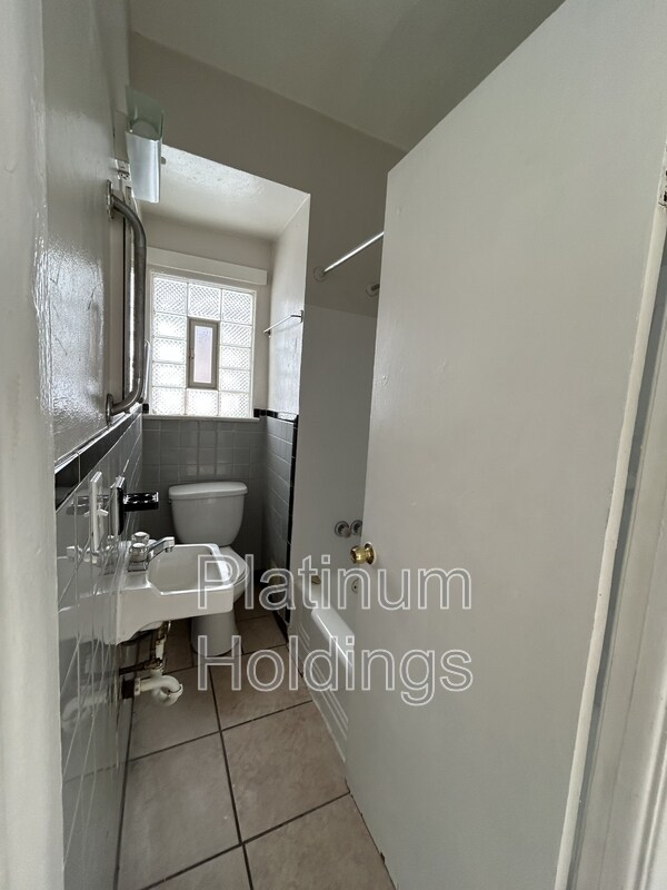 Foto del edificio - 1055 Neville Ave