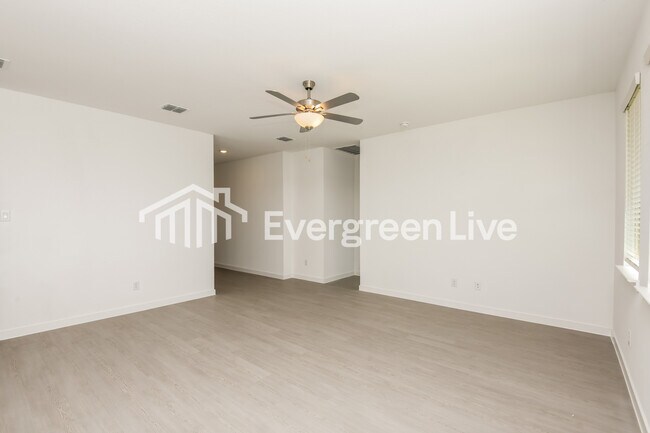 Building Photo - 1212 Dragon Wy