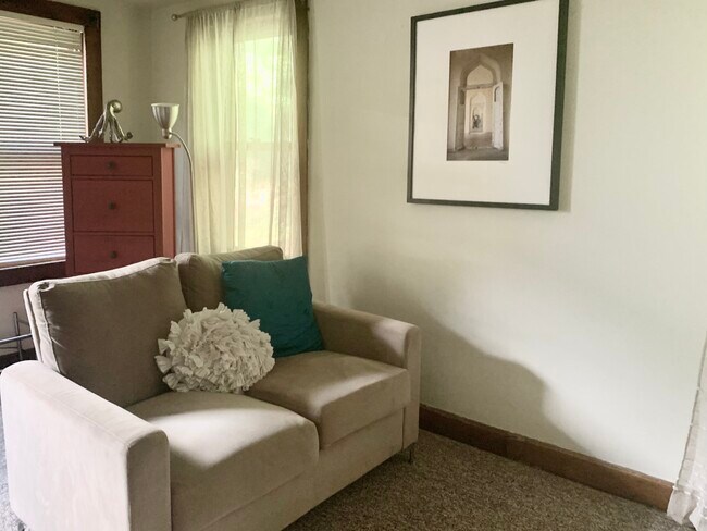 5D3_2878_79_80 - 505 S Rogers St