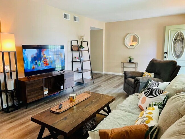 Foto del edificio - 3 Bedroom Townhome in Denver