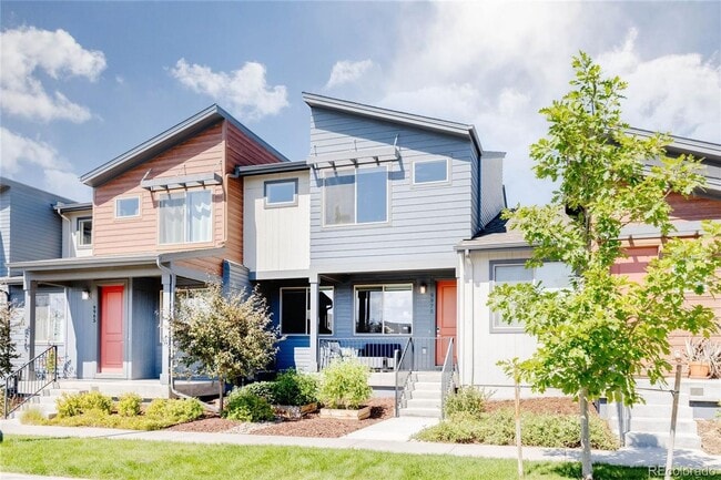 Building Photo - Four bedroom townhome in Central Park.