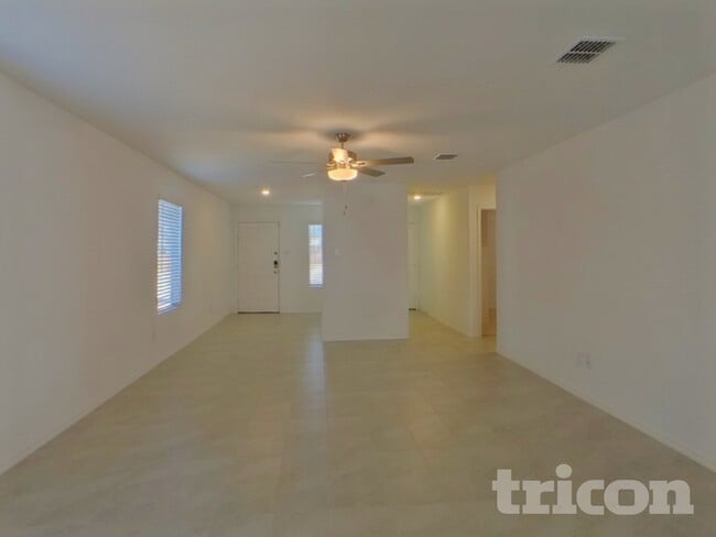 Foto del edificio - 3329 Turkey Trot Ln