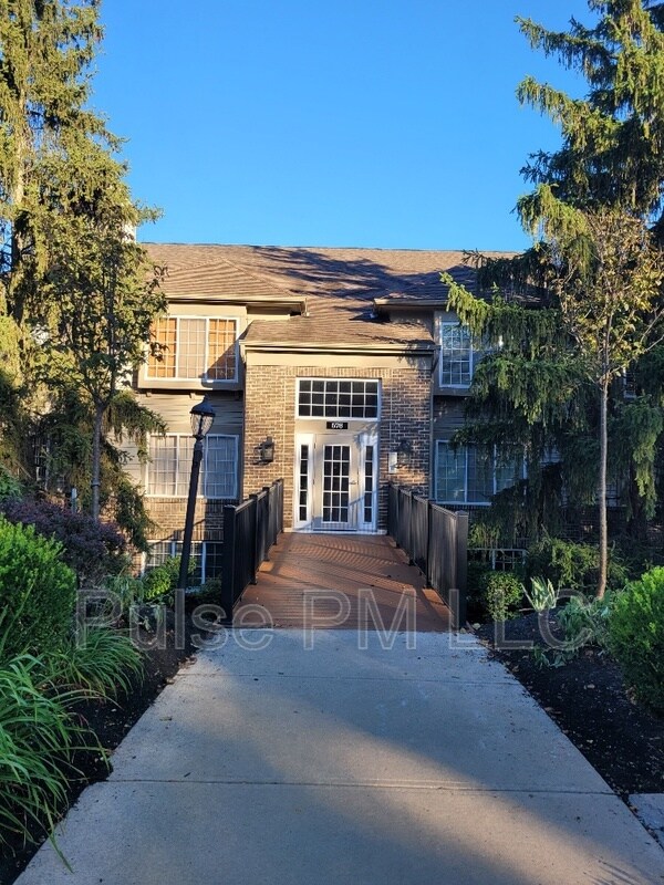 Building Photo - 576 Cloverfield Ln