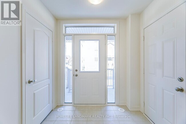 Photo du bâtiment - 454 Silver Maple Rd