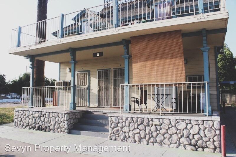 Primary Photo - 924 W 2nd St